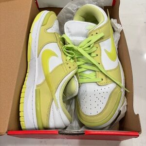 Nike women’s size 10.5 Dunk Low Twist